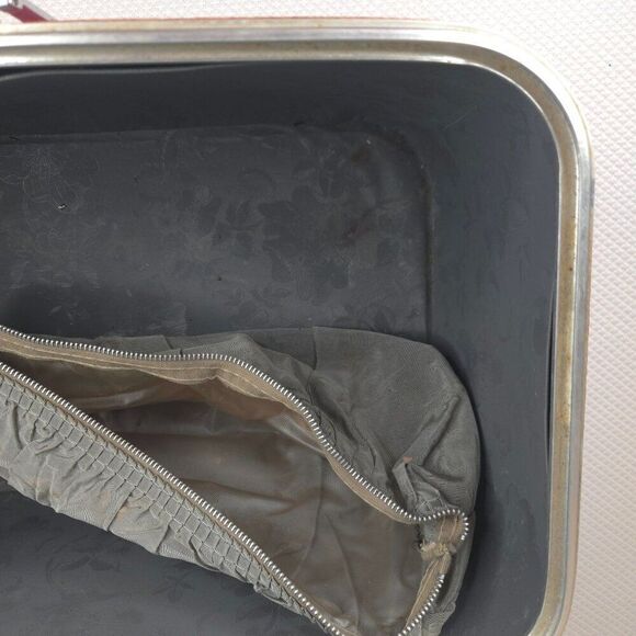 Vintage 60s Red Travel Train Case Carry On Bag - Picture 12 of 12